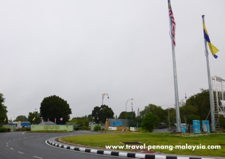 Pedang Besar Entrance to Border Crossing