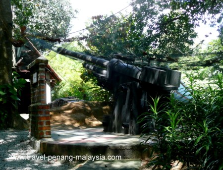 One of the cannons at the war museum One of the cannons at the war museum