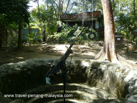 photo of a machine gun photo of a machine gun
